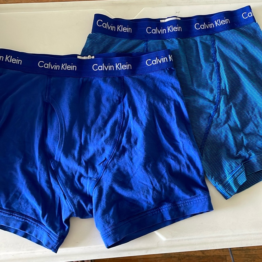 Men’s medium Calvin Klein boxer briefs 2 pair